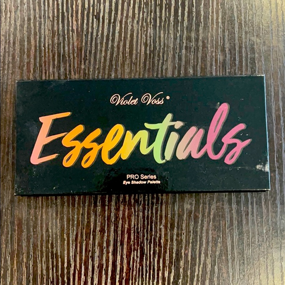 Violet Voss Essentials eye shadow pallet